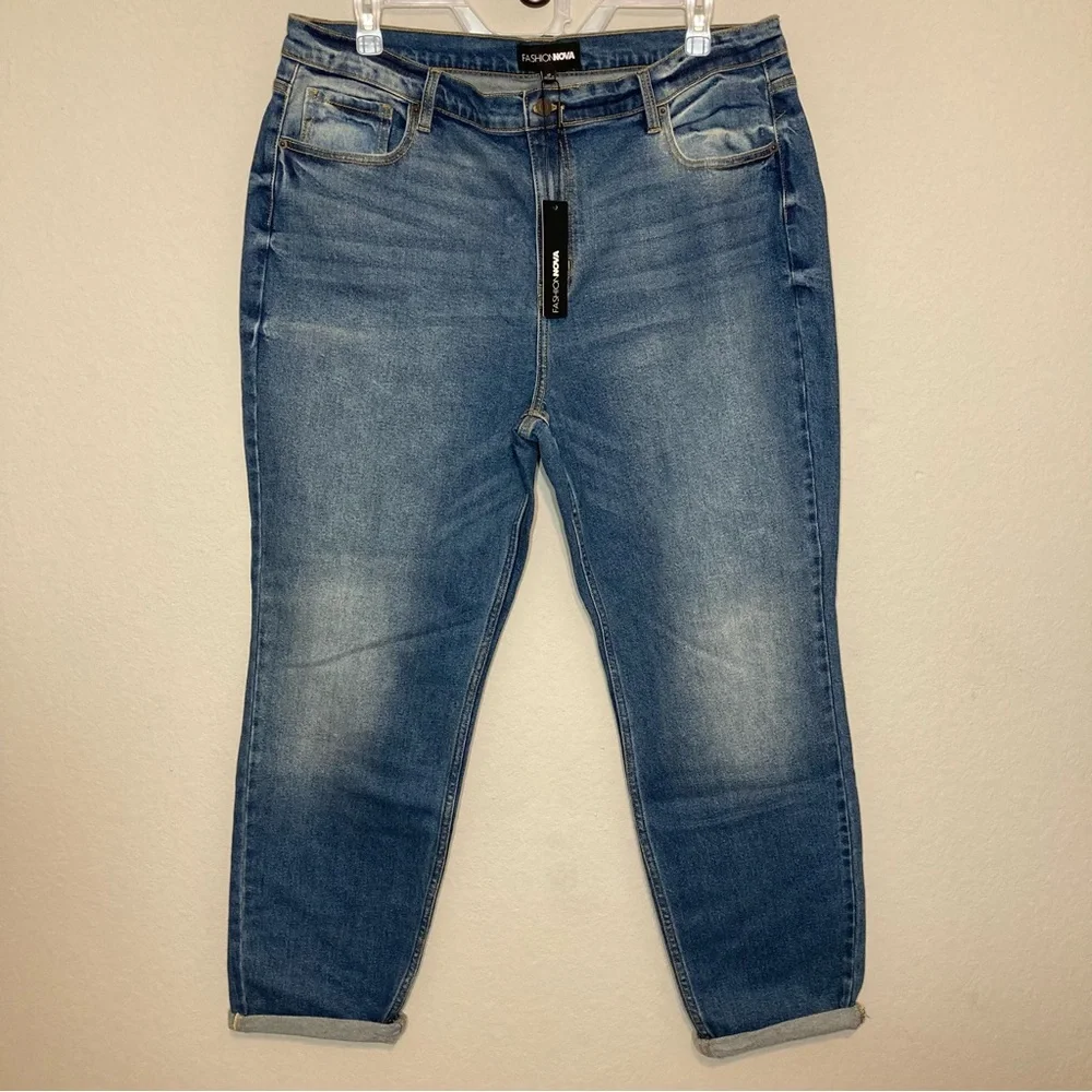 NWT FASHION NOVA Women’s Plus Size 18 Distressed High Rise Jeans Medium Wash - Picture 2 of 16